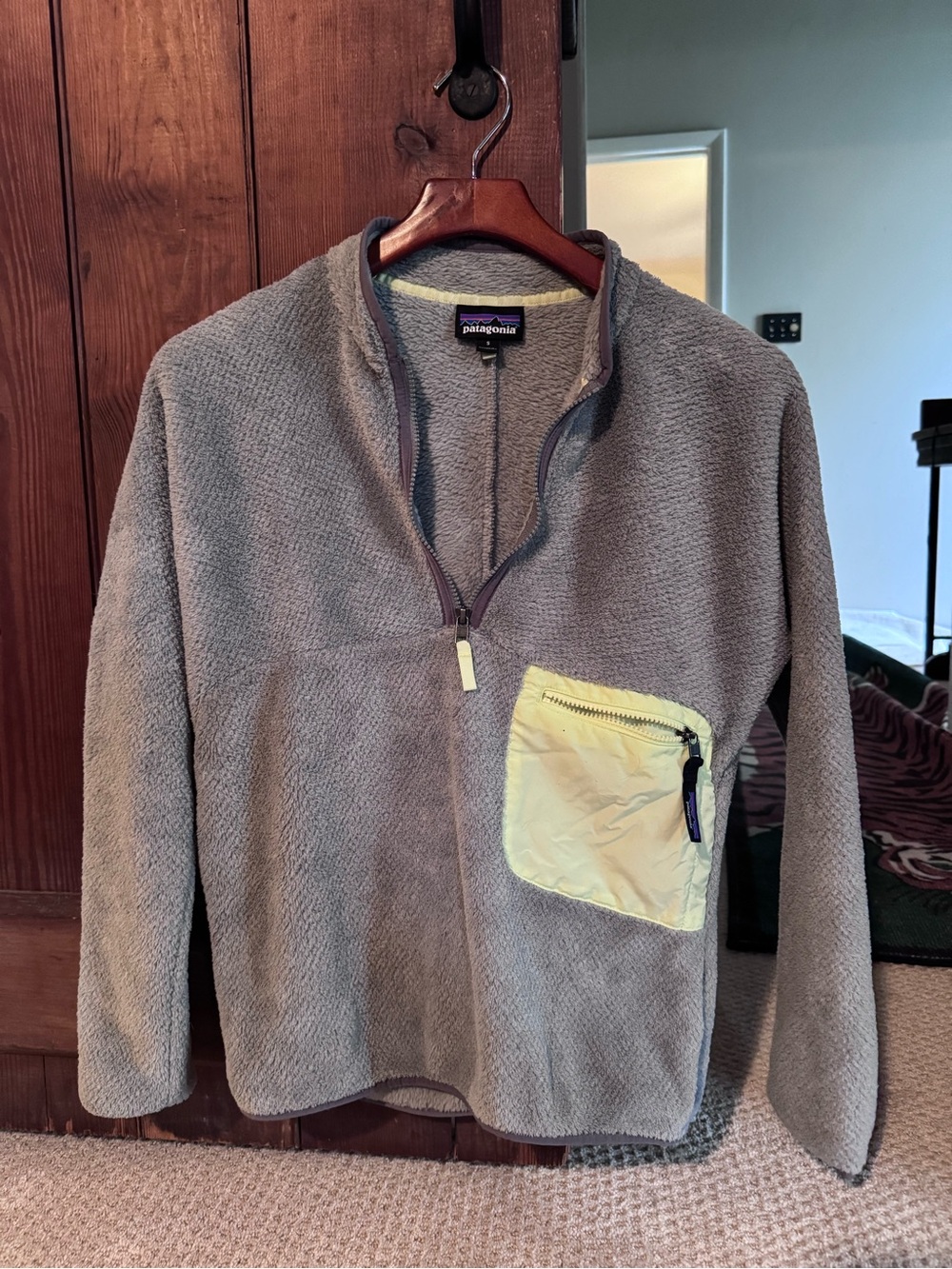 Patagonia Light Gray Fleece Jacket with Pale Yellow Trim